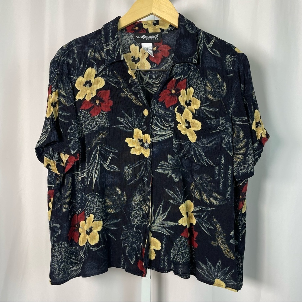 Sag Harbor Petite Medium Floral Flowy Vacation Crop Button Down Shirt Boxy